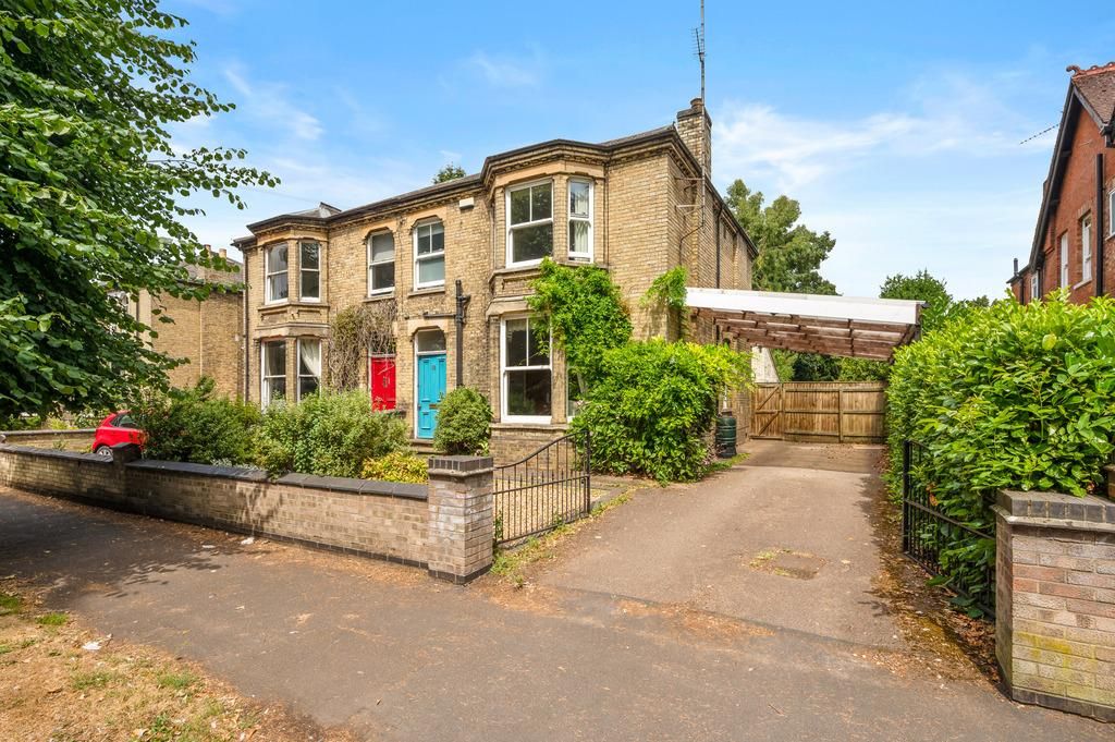 5 bed semidetached house for sale in Clarkson Avenue, Wisbech