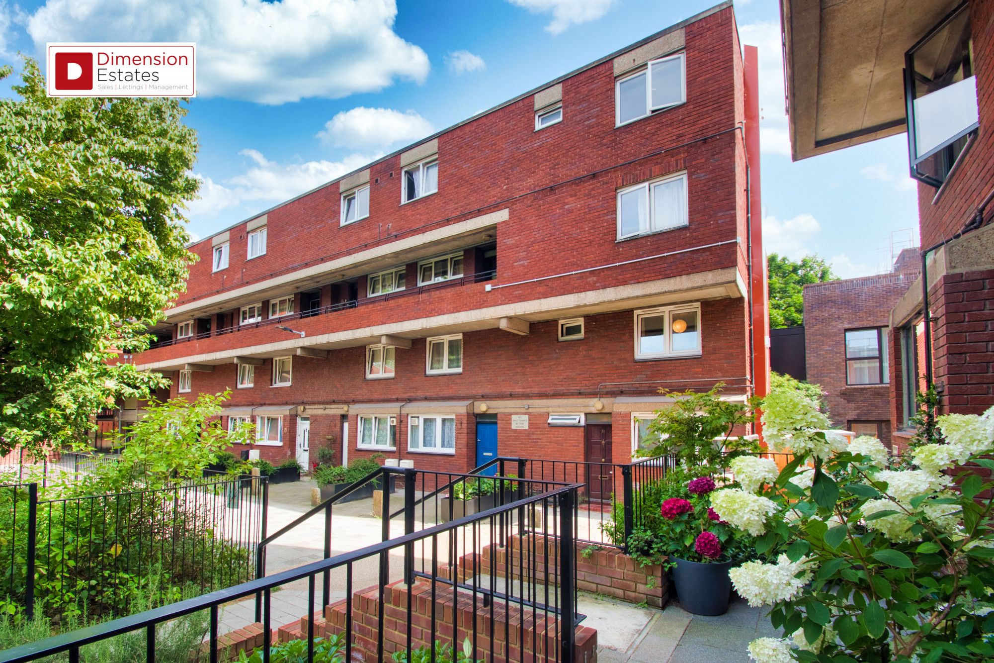 3 bed town house to rent in Bartholomew Court, 163 Old Street, London