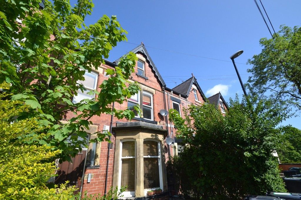 Oakwood Avenue, Leeds LS8  