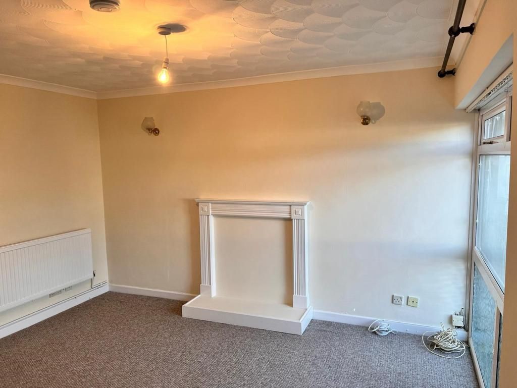 2 bed terraced house to rent in Parc Wern Road, Sketty, Swansea. SA2