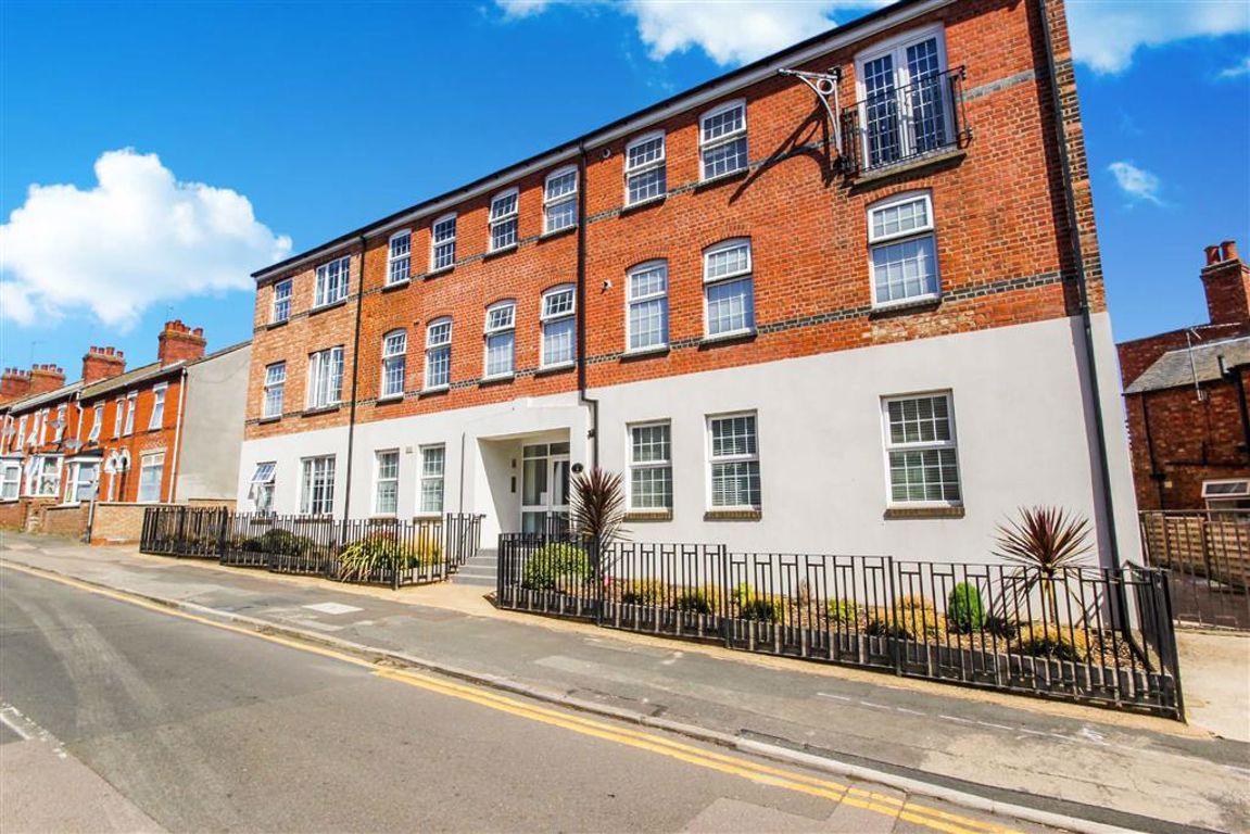 3 bed flat for sale in Arthur Street, Wellingborough, Northamptonshire