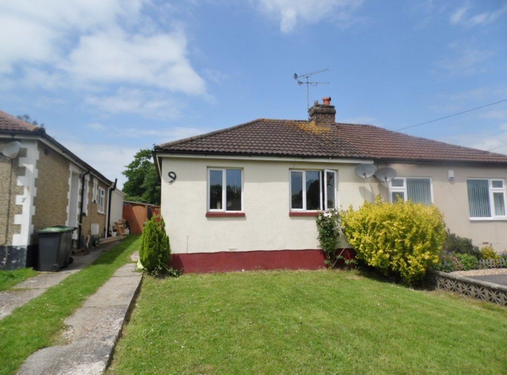 2 bed semidetached bungalow to rent in Fir Copse Road, Purbrook