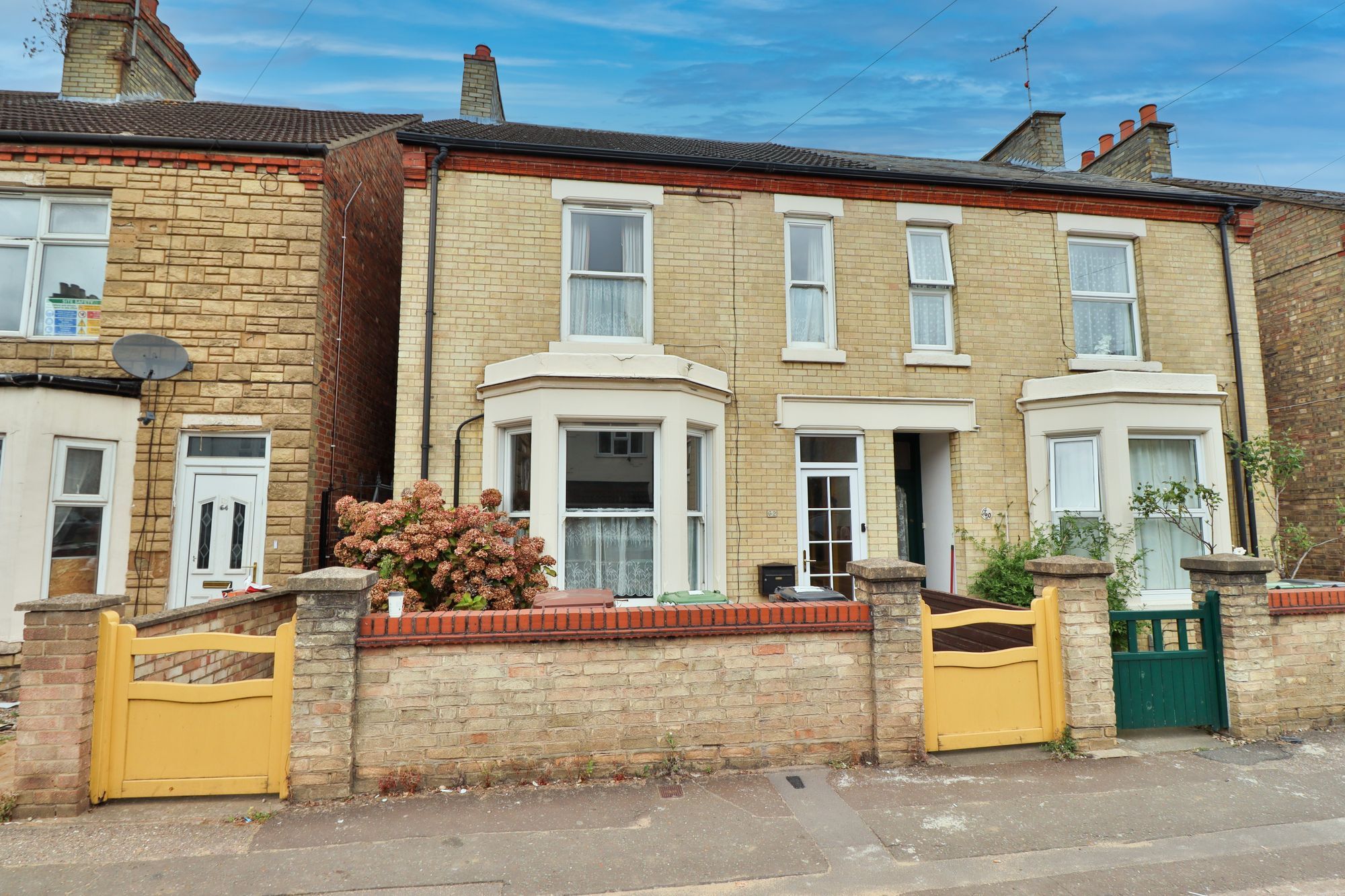 4 bed semidetached house for sale in Mayors Walk, Peterborough PE3