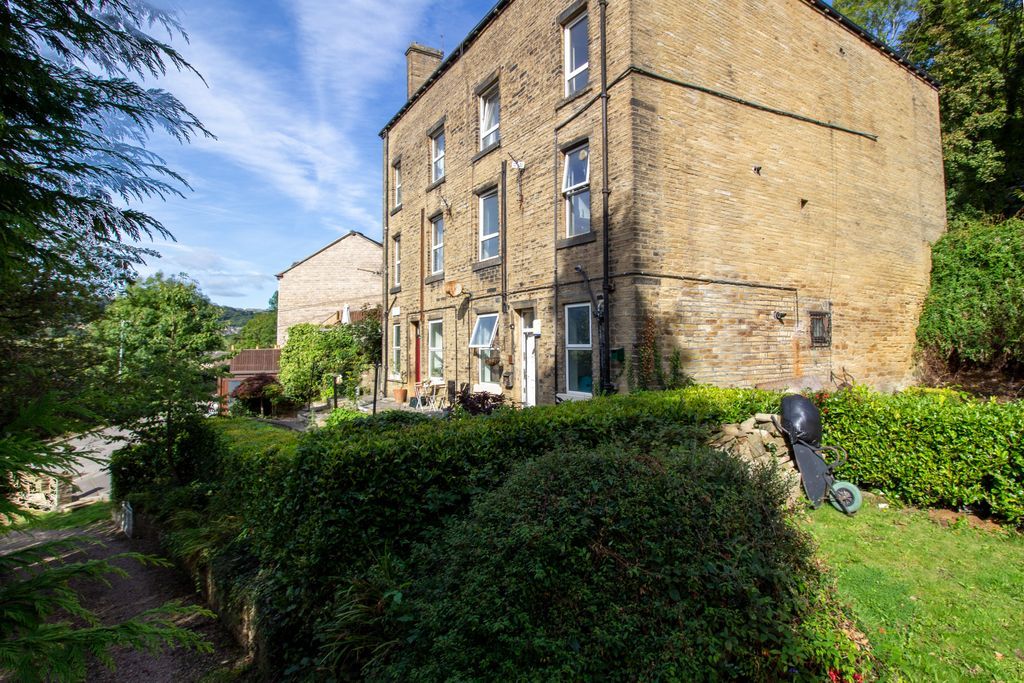 1 bed flat to rent in CoOperative Buildings, Wheatley, Halifax HX3