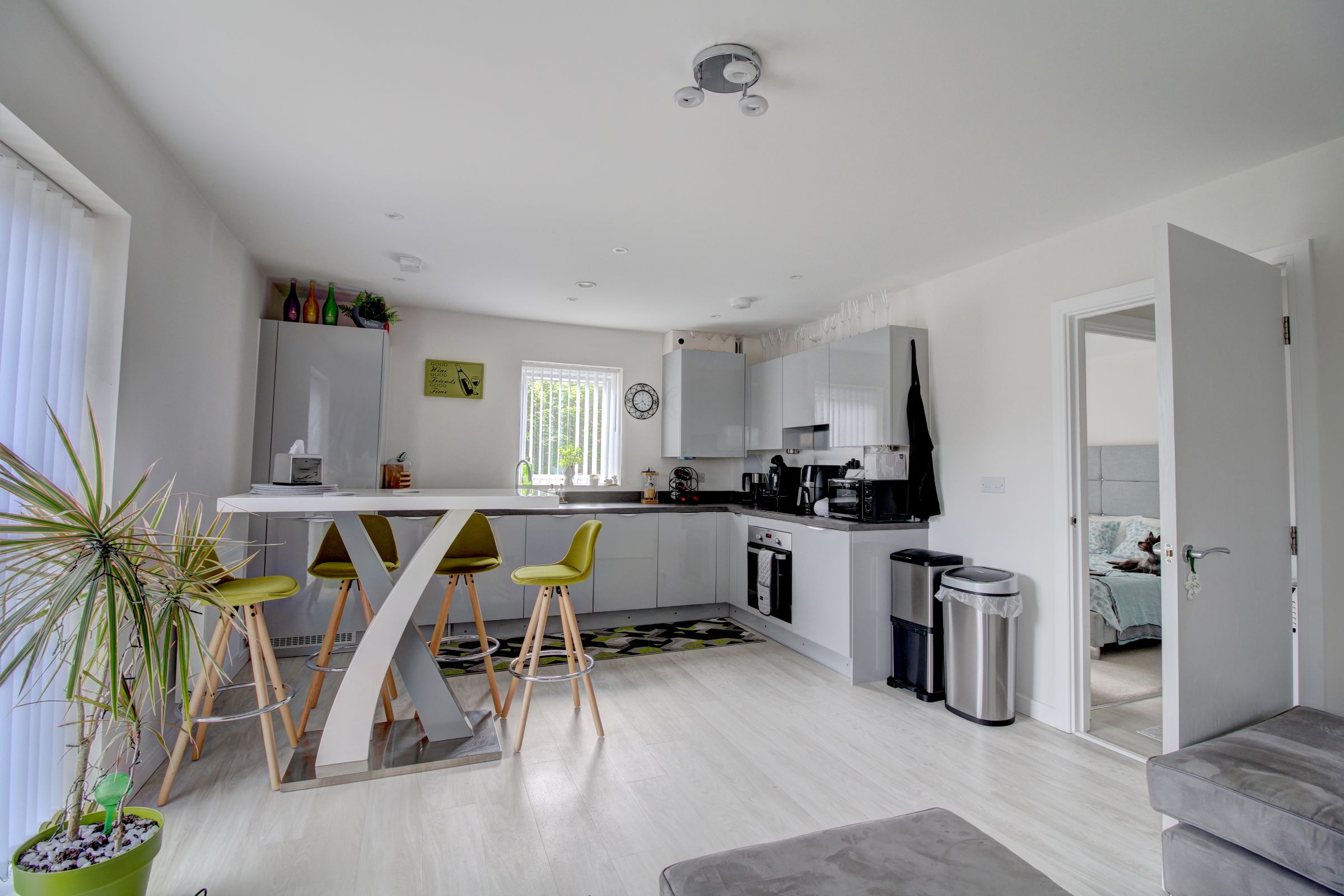 2 bed flat for sale in Broad Lane, Bracknell RG12 Zoopla
