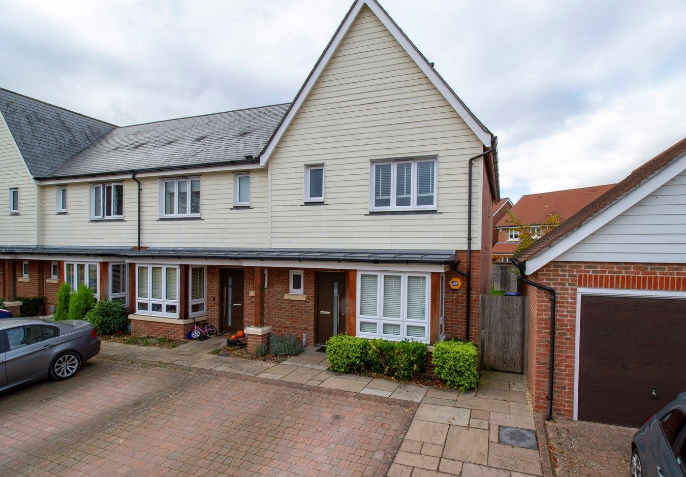 3 bed end terrace house for sale in Pennyroyal, Fleet GU51 Zoopla