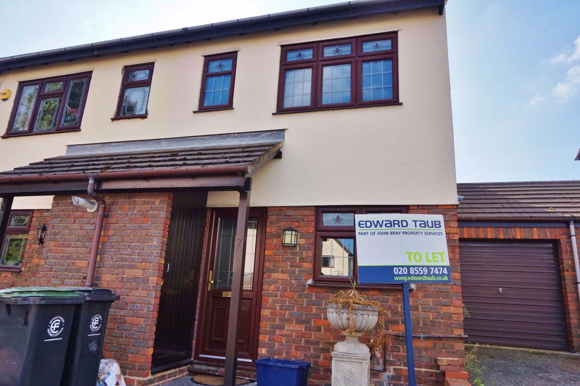 2 bed property to rent in Mountbatten Court, Buckhurst Hill IG9 Zoopla