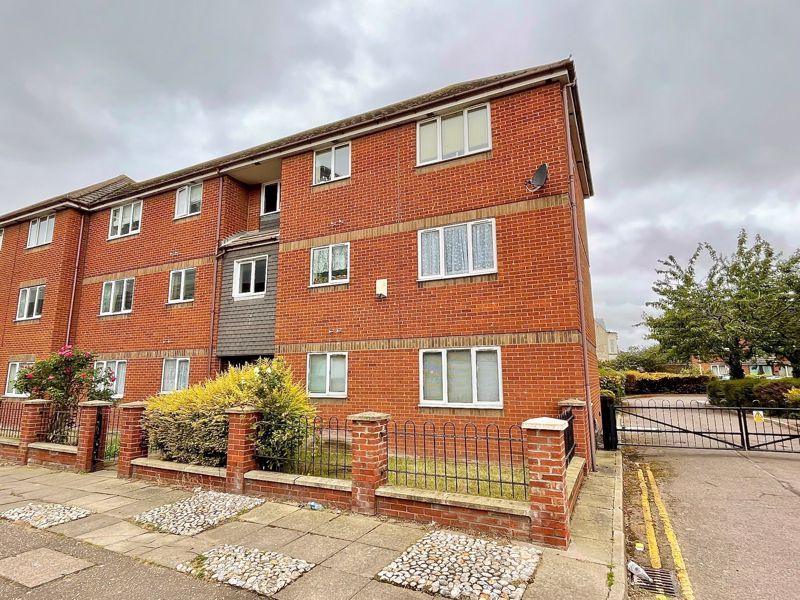2 bed flat for sale in Trafalgar Court, Great Yarmouth NR30 Zoopla