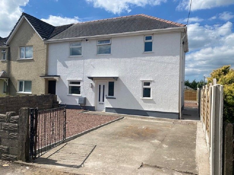 4 bed semidetached house for sale in Ffordd Glandwr, Ystalyfera, Swansea. SA9 Zoopla