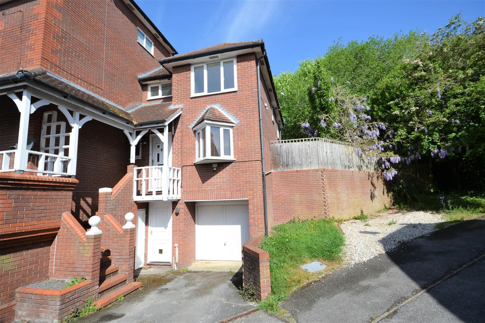 3 bed end terrace house for sale in Beddington Court, Lychpit