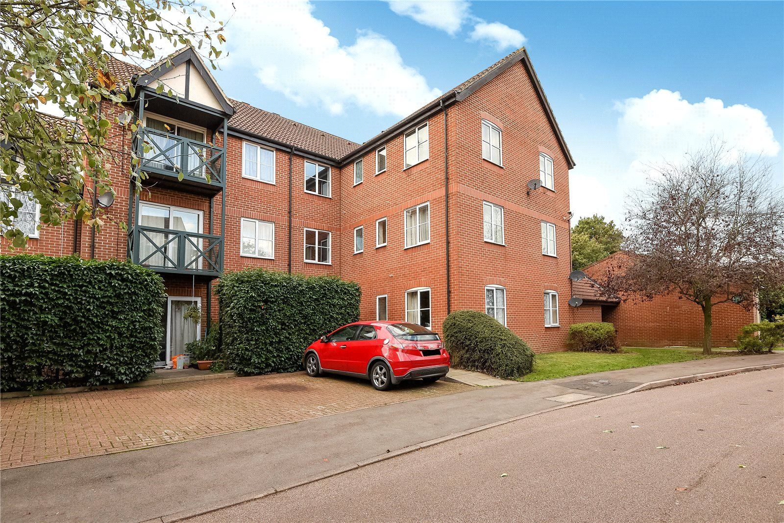 2 bed flat to rent in Admirals Court, Rose Kiln Lane, Reading