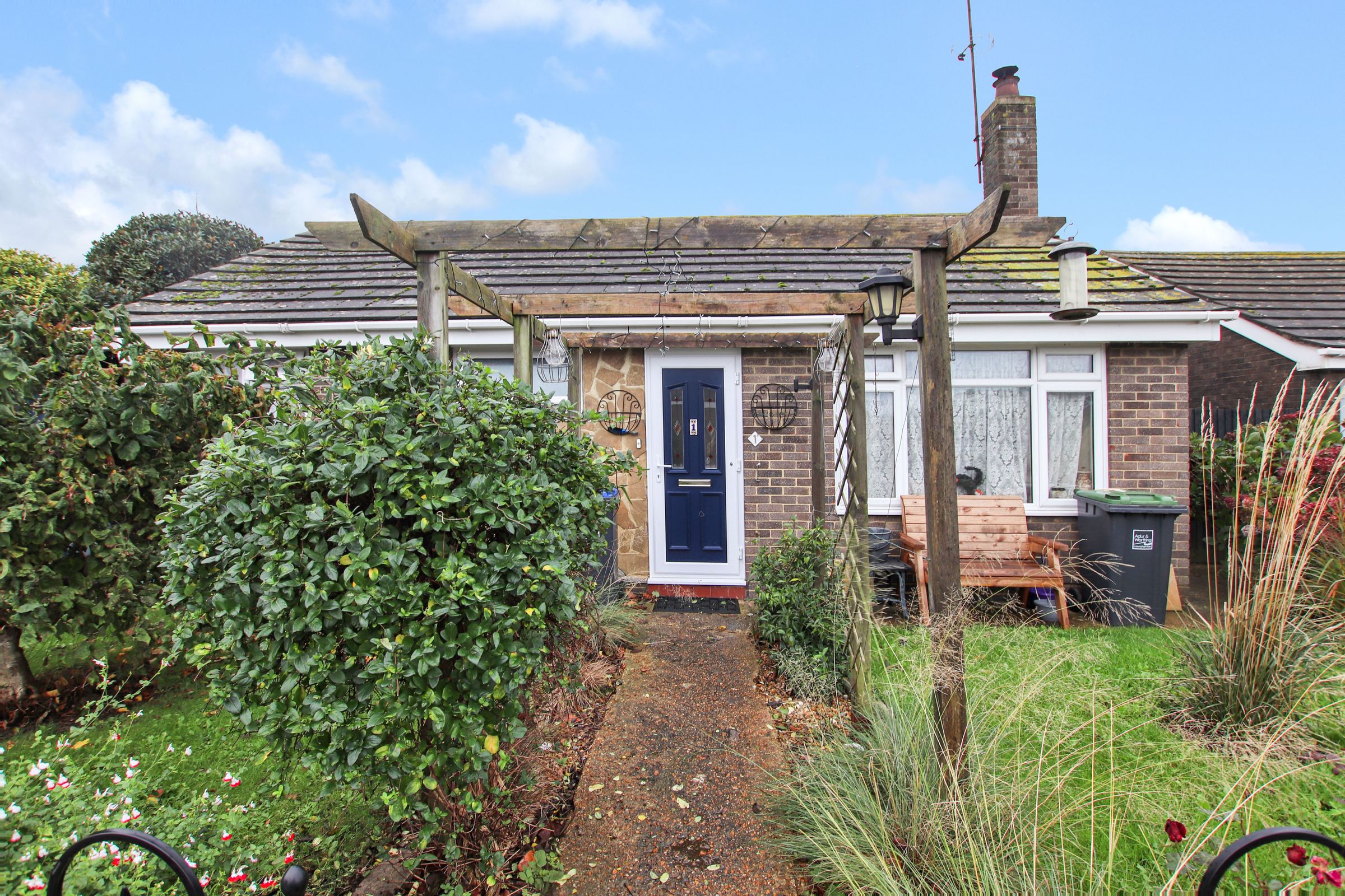 2 bed detached bungalow for sale in Chilgrove Close, GoringBySea BN12 Zoopla