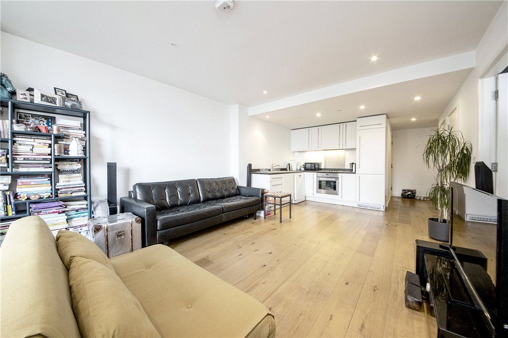 1 bed flat to rent in Strata Building, Walworth Road, London SE1 Zoopla