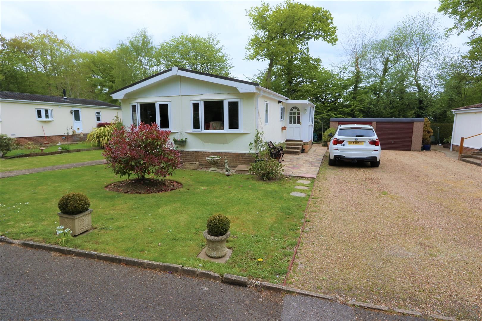 2 bed mobile/park home for sale in Deanland Wood Park, Golden Cross
