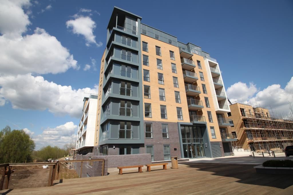 2 bed flat to rent in Skylark House, Drake Way, Reading, Berkshire RG2