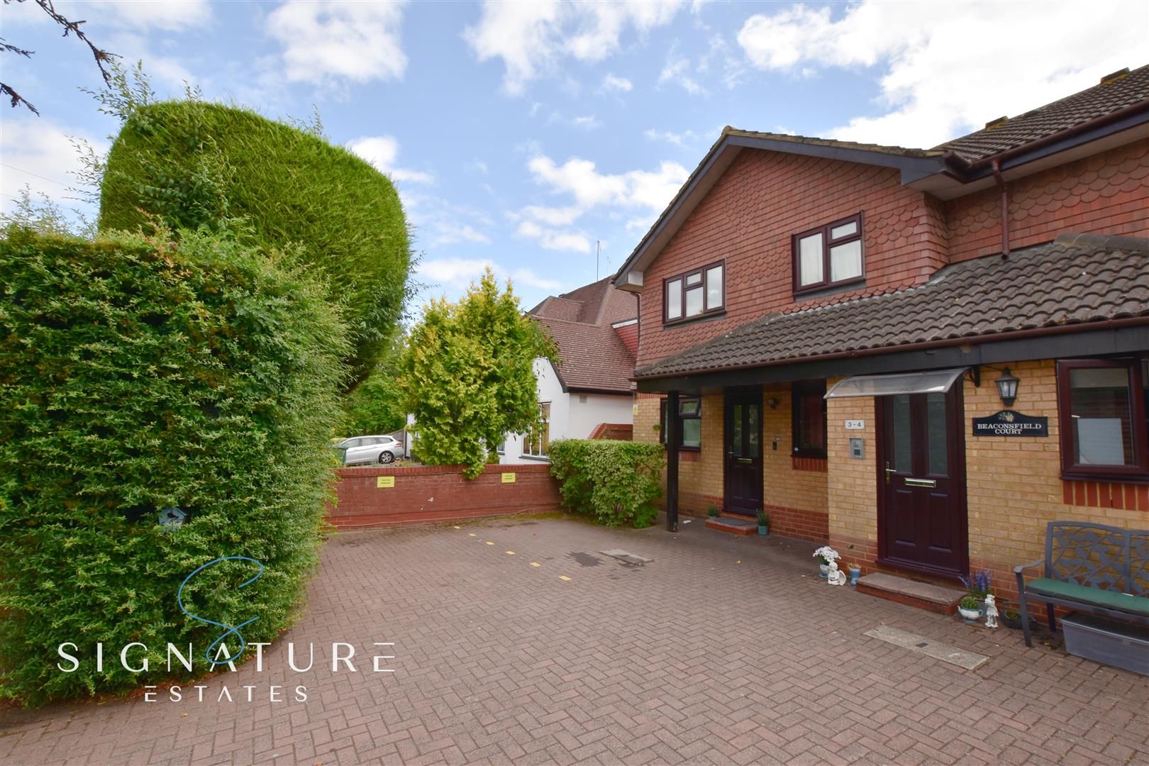 1 bed flat for sale in Beaconsfield Court, Horseshoe Lane, Watford WD25