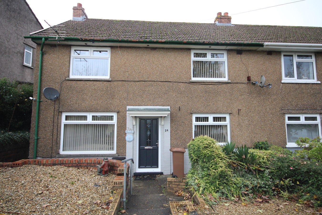 3 bed semidetached house for sale in Manor Road, Pontllanfraith