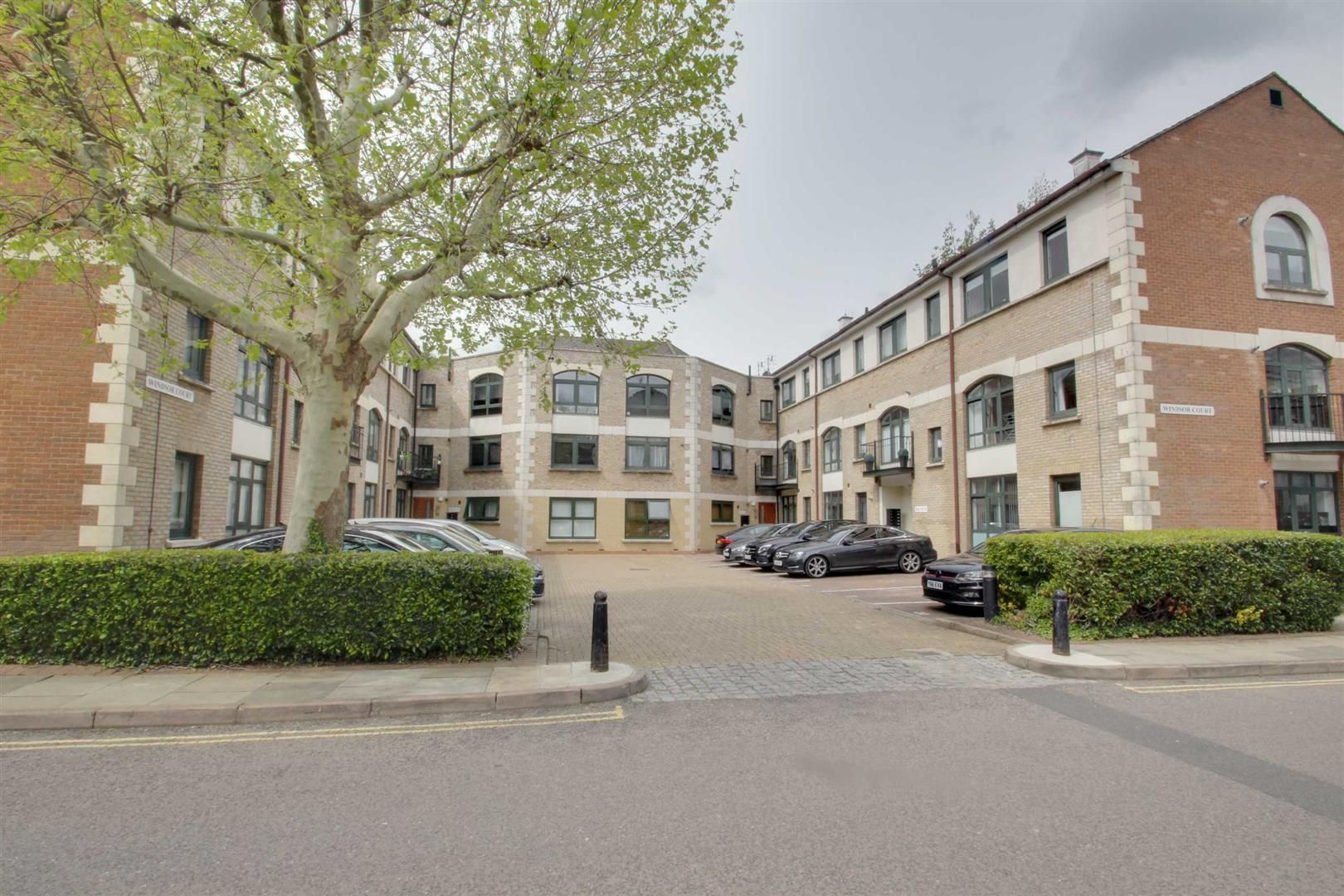 Windsor Court, Corner Hall, Apsley Borders HP3  