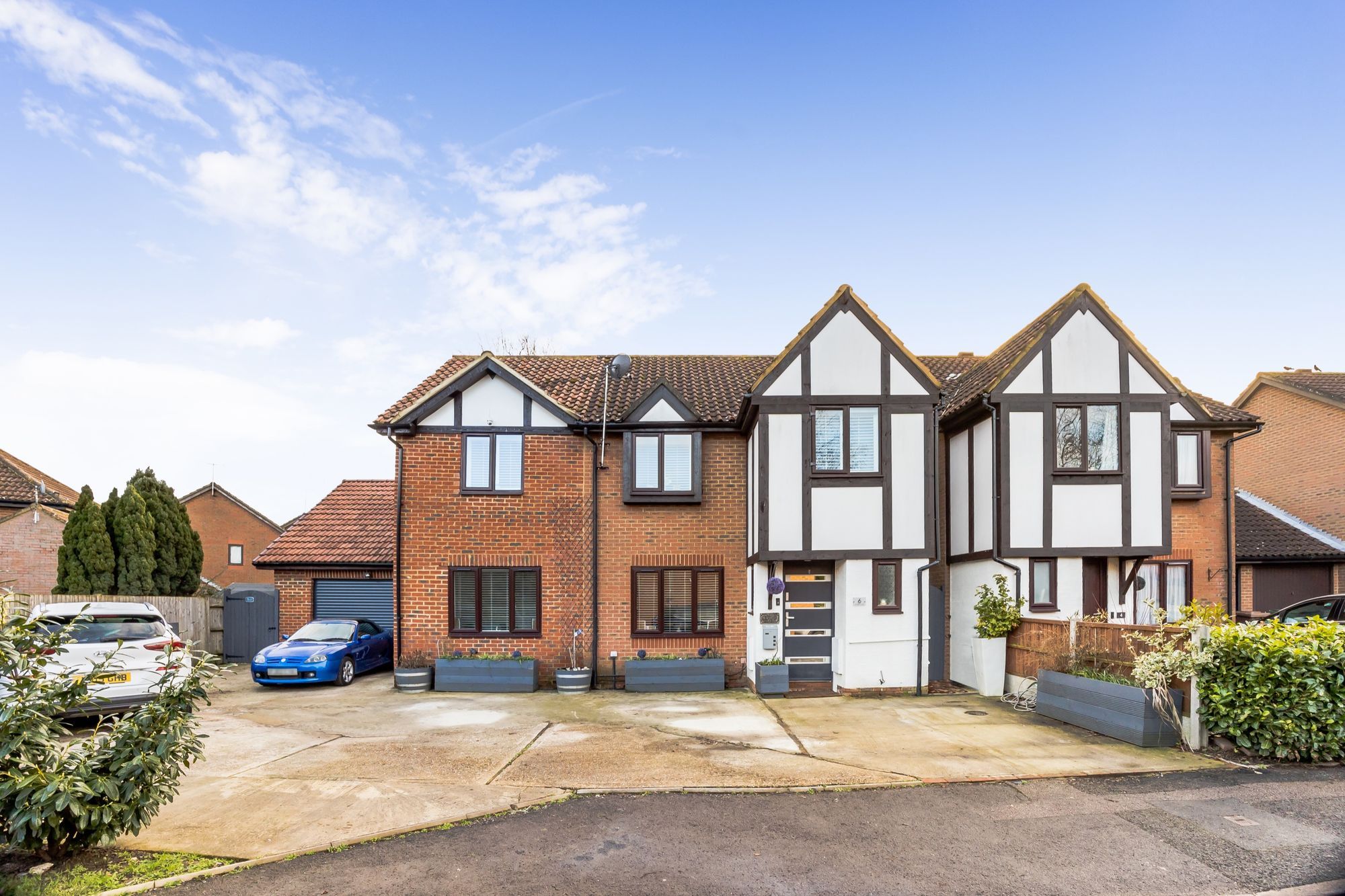 6 bed detached house for sale in Russet Close, Horley RH6 Zoopla