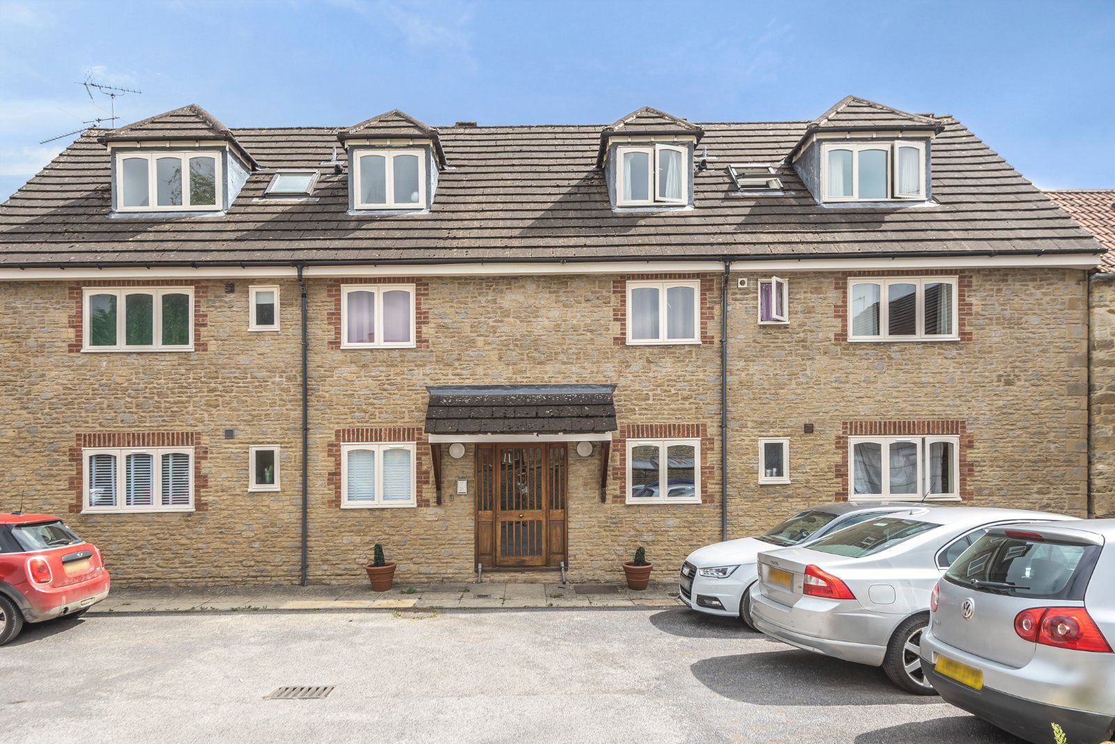 2 bed flat for sale in Cirencester, Gloucestershire GL7 Zoopla