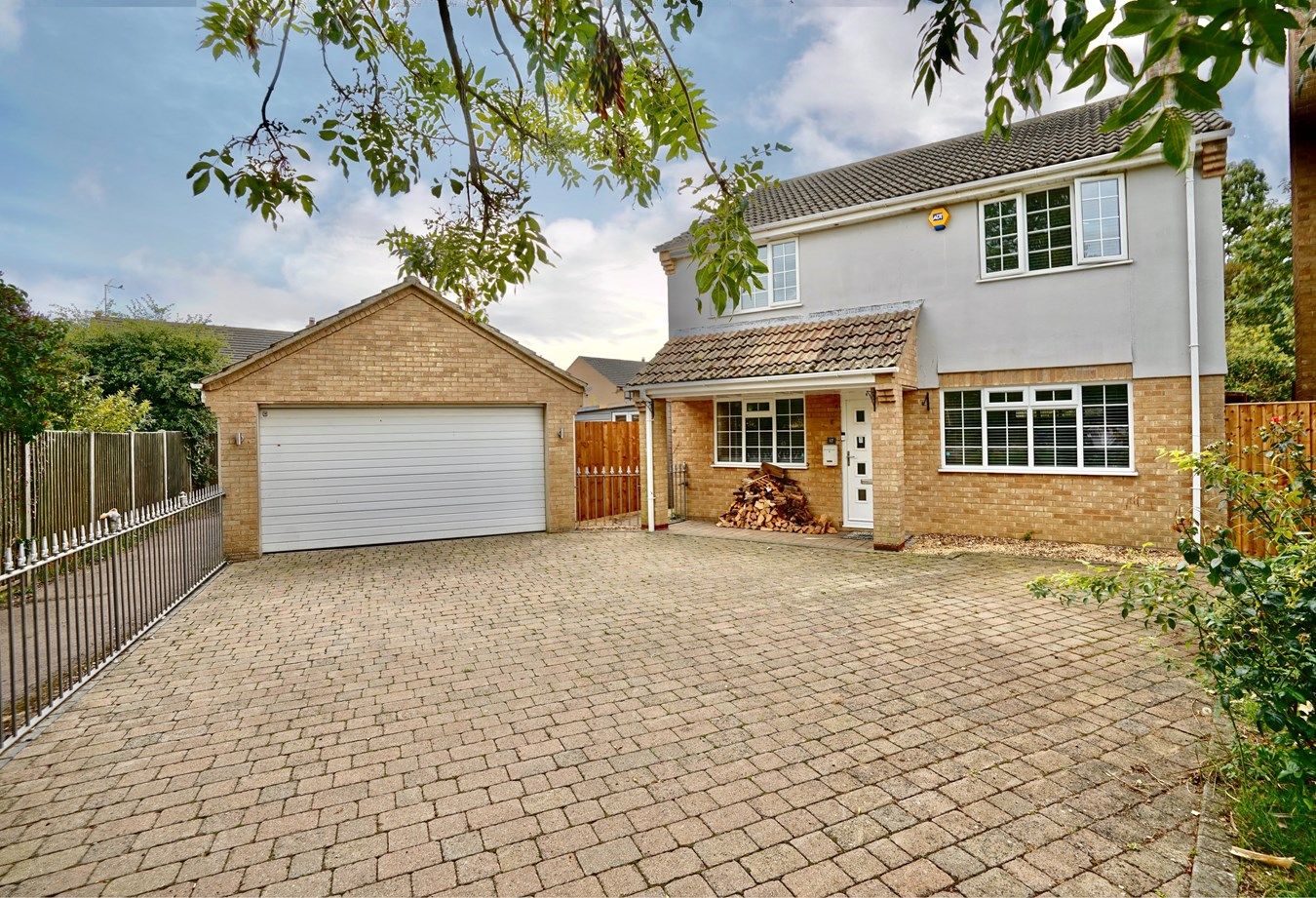 4 bed detached house for sale in Cedar Close, Grafham, Huntingdon PE28
