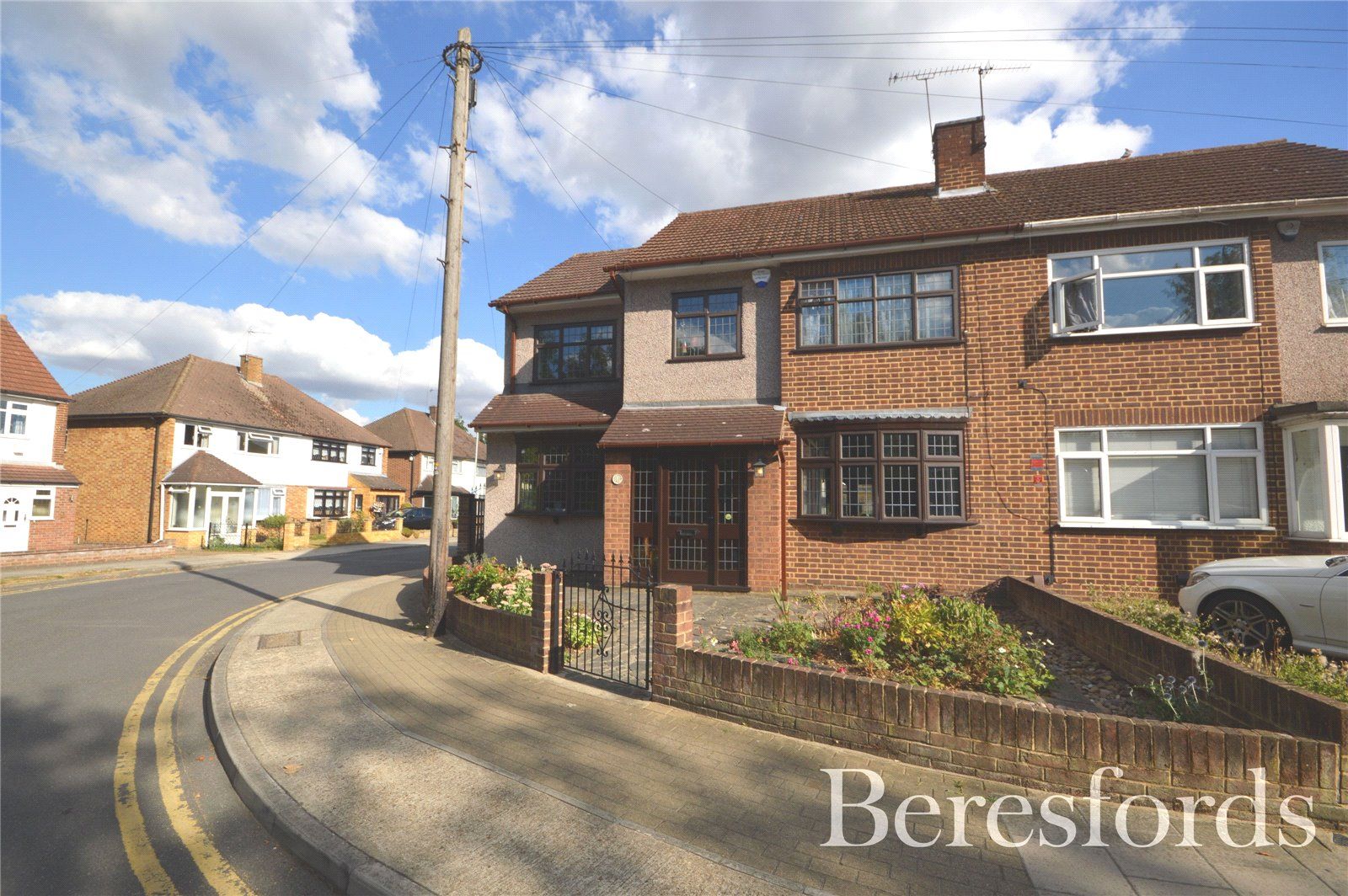 4 bed semidetached house for sale in Farnes Drive, Gidea Park RM2 Zoopla