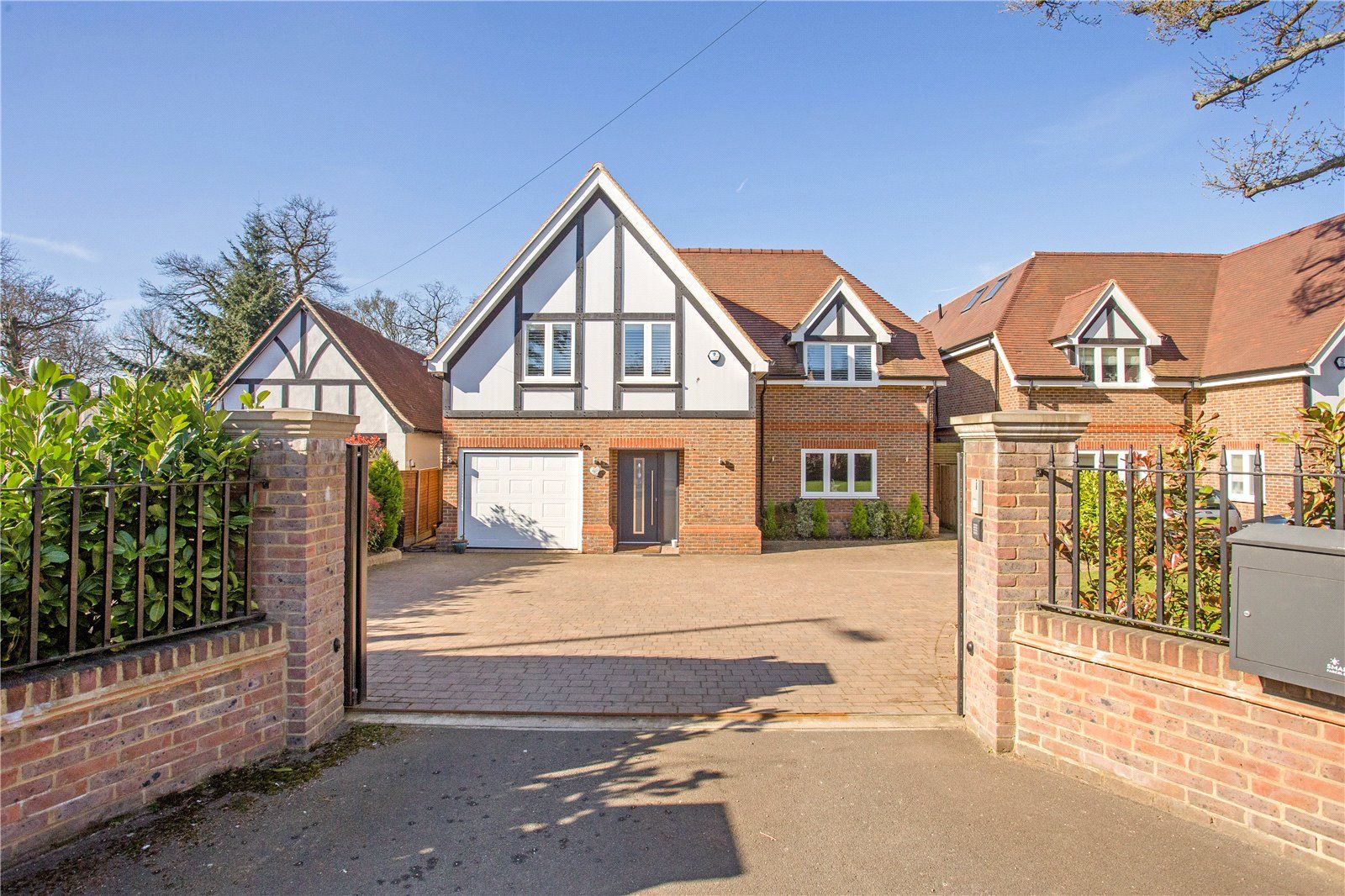 6 bed detached house for sale in Hempstead Road, Watford, Hertfordshire