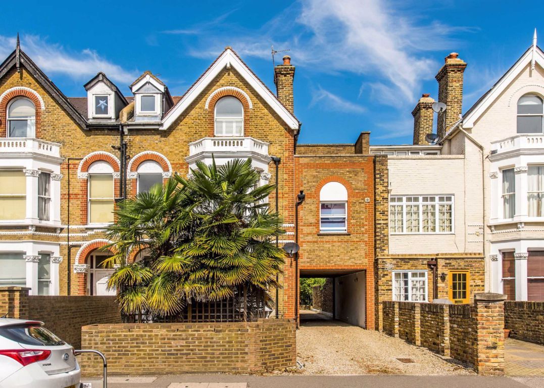 2 bed flat for sale in Queens Road, London SW19 Zoopla