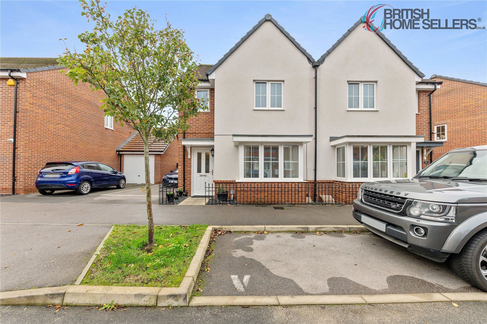 3 bed semidetached house for sale in Parker Drive, Buntingford