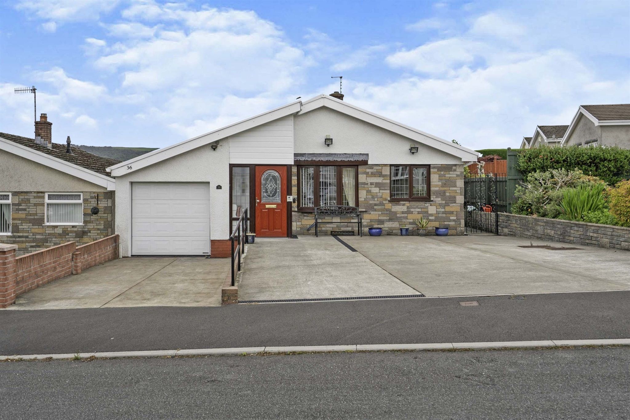 3-bed-detached-bungalow-for-sale-in-daphne-road-bryncoch-neath-sa10