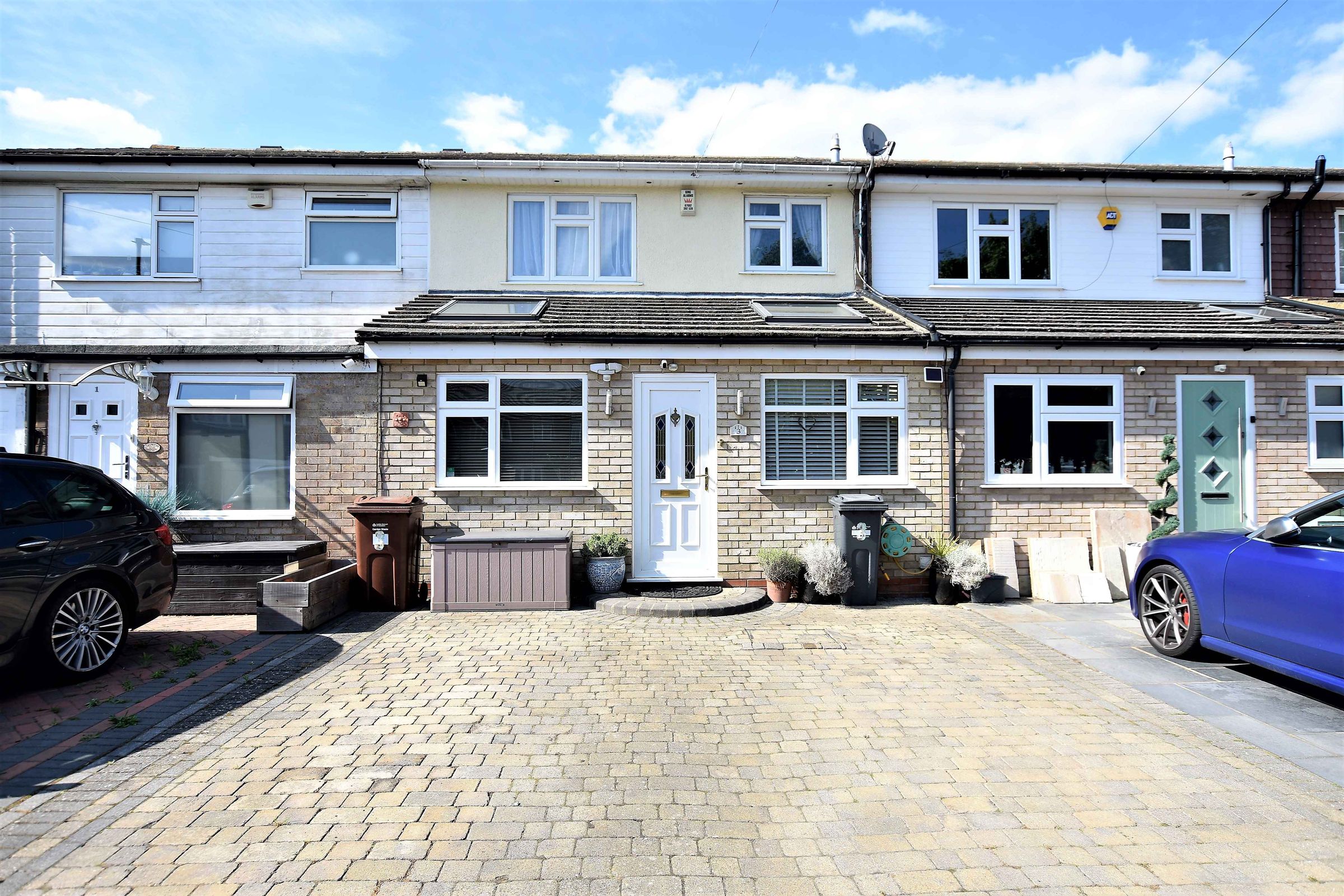 4 bed terraced house for sale in Fairlawn Close, Hanworth, Middlesex