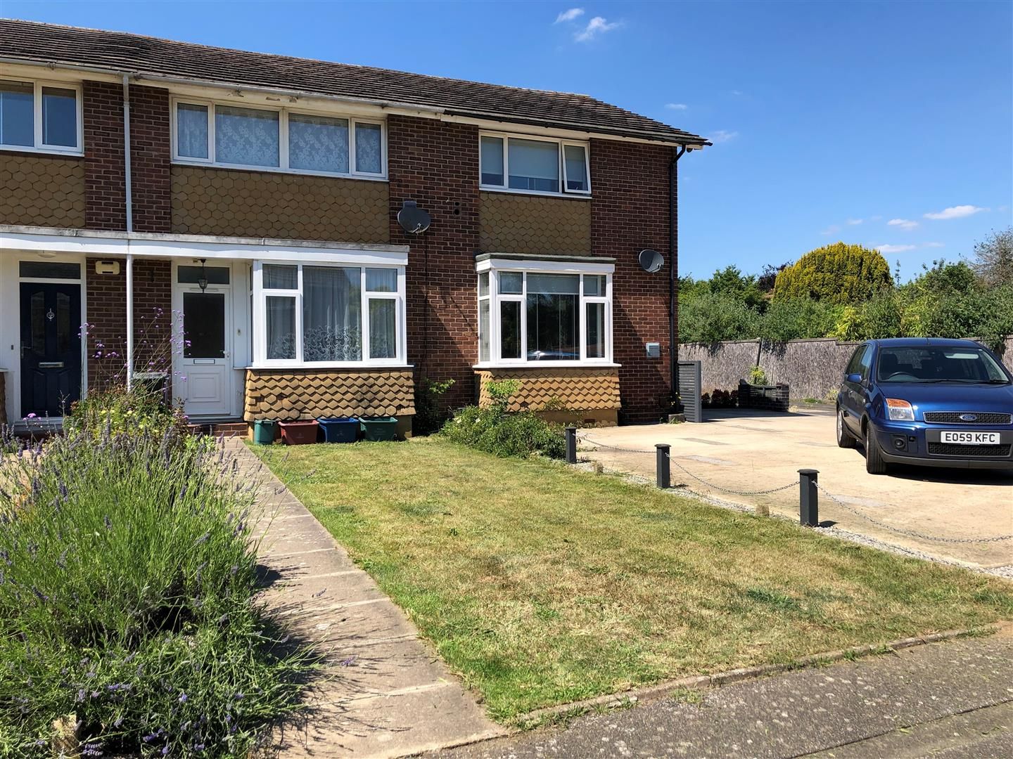 2 bed terraced house for sale in Pevensey Close, Osterley, Isleworth