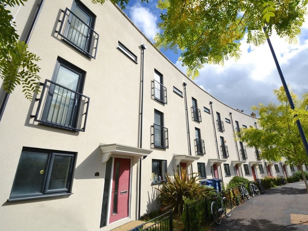 Room to rent in Room 3 Circus Drive, Orchard Park, Cambridge CB4 Zoopla