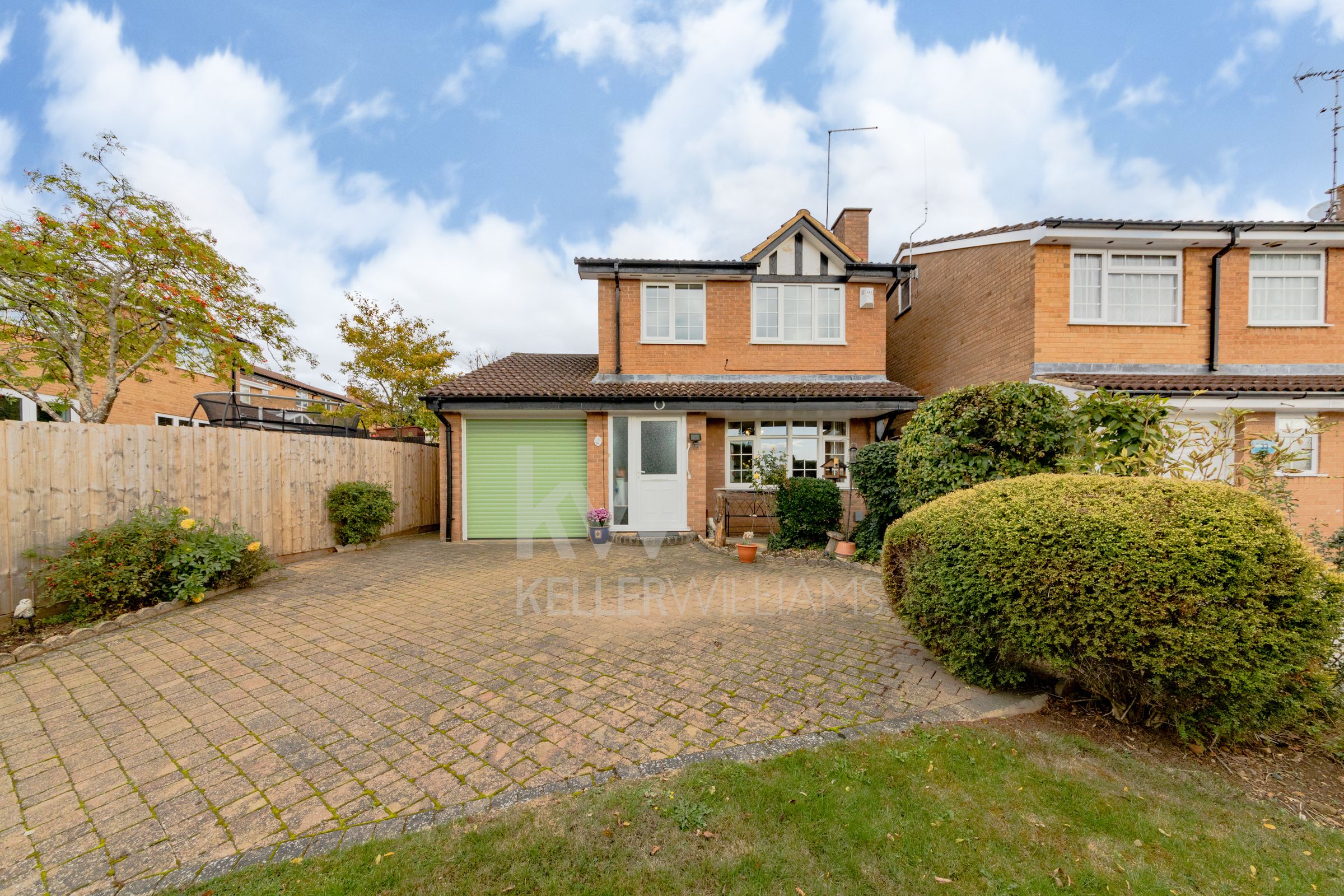 3 Bed Detached House For Sale In Buckingham Close Northampton