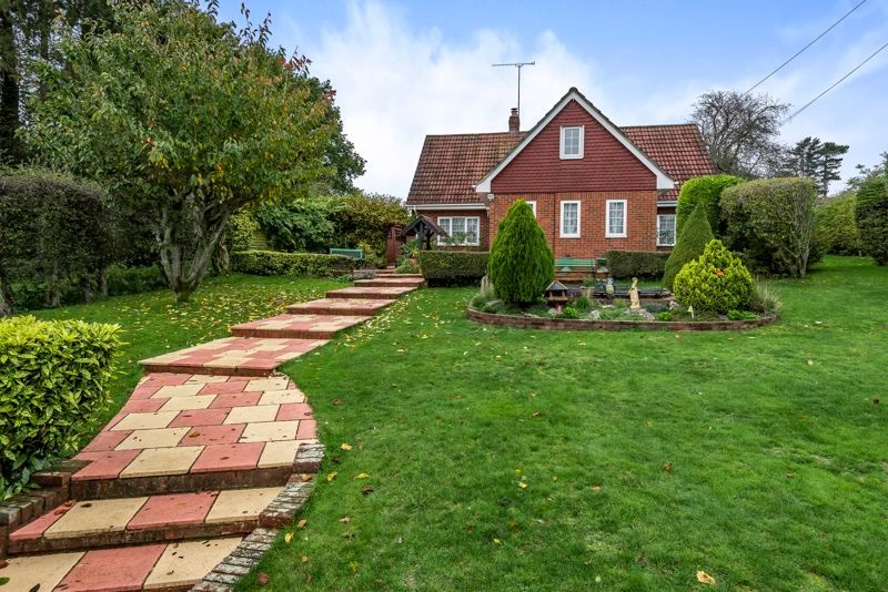 4 bed detached house for sale in Willis Lane, Four Marks, Alton