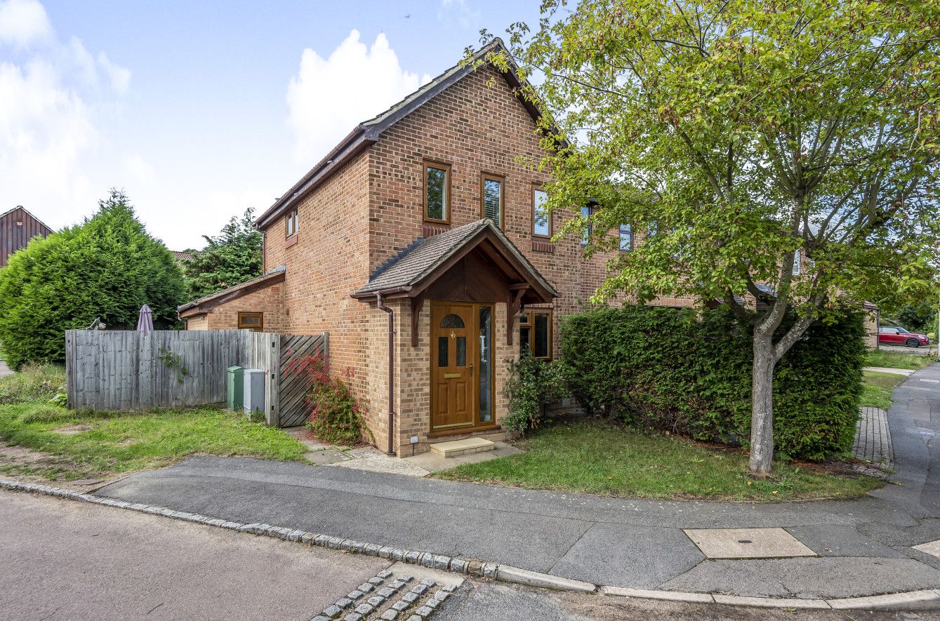 3 Bed End Terrace House For Sale In Burn Moor Chase Bracknell