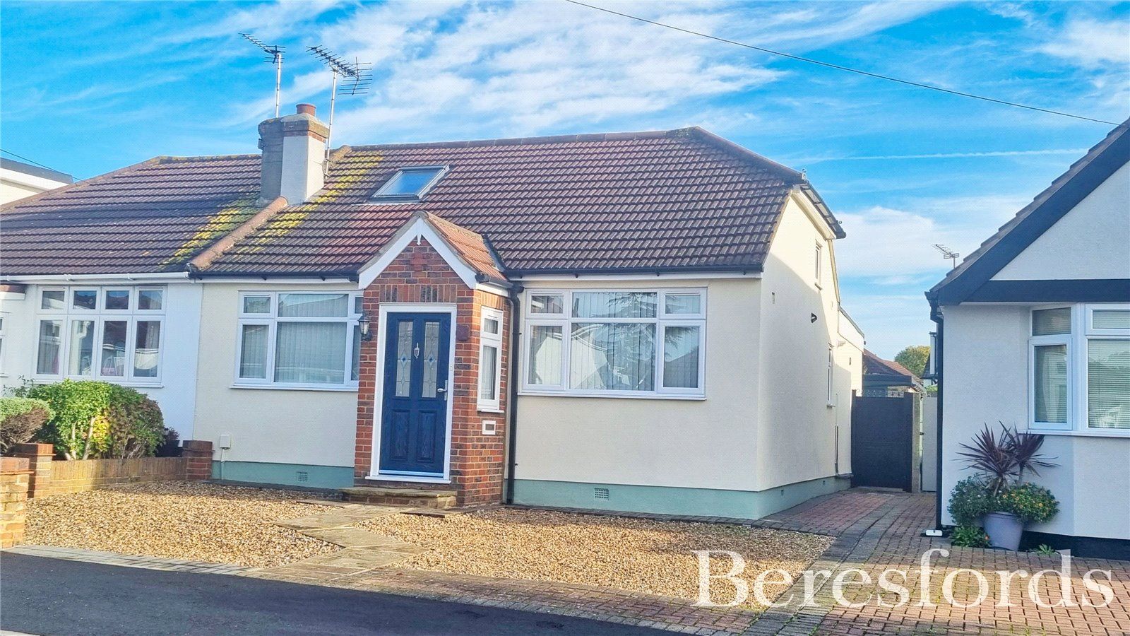 2 bed bungalow for sale in Court Avenue, Harold Park RM3 Zoopla