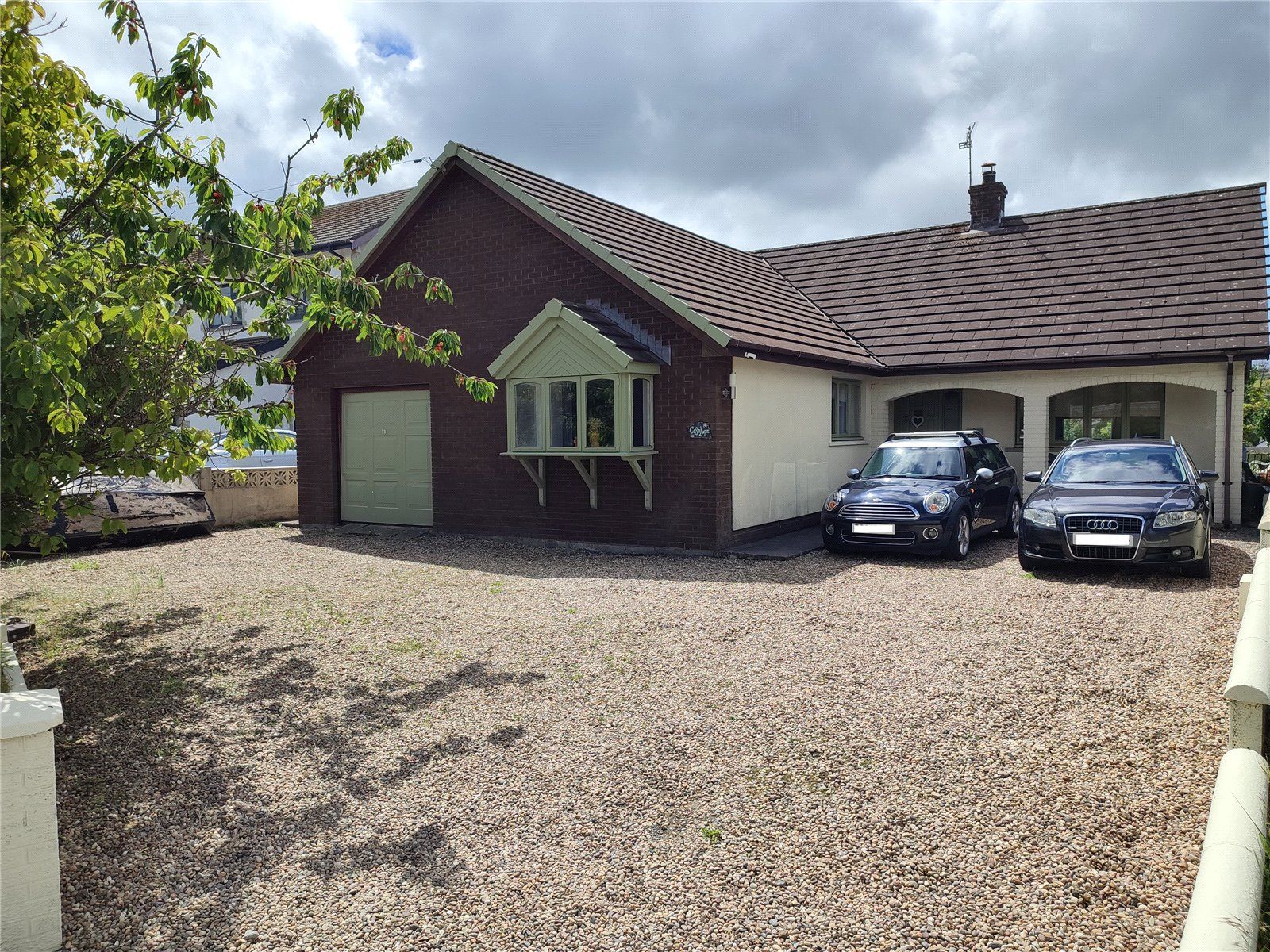 3 bed bungalow for sale in Lower Lamphey Road, Pembroke, Pembrokeshire