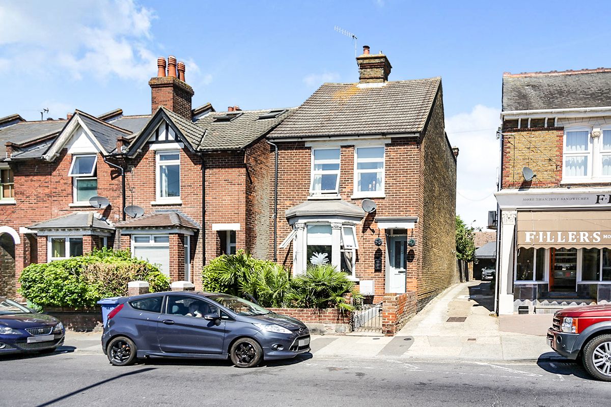 3 bed detached house for sale in Whitstable Road, Faversham, Kent ME13