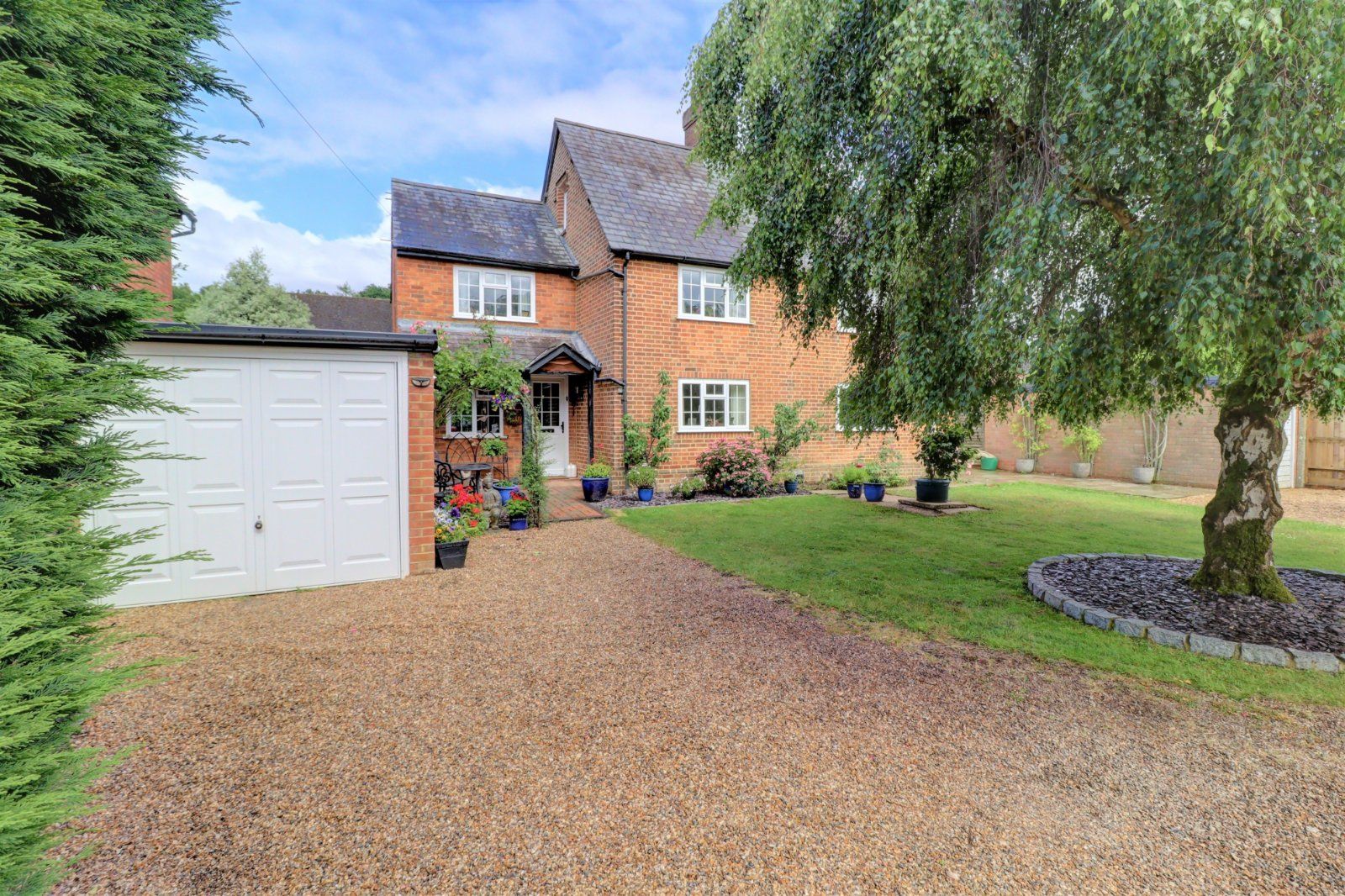 4 bed semidetached house for sale in Hazlemere Road, Penn, High