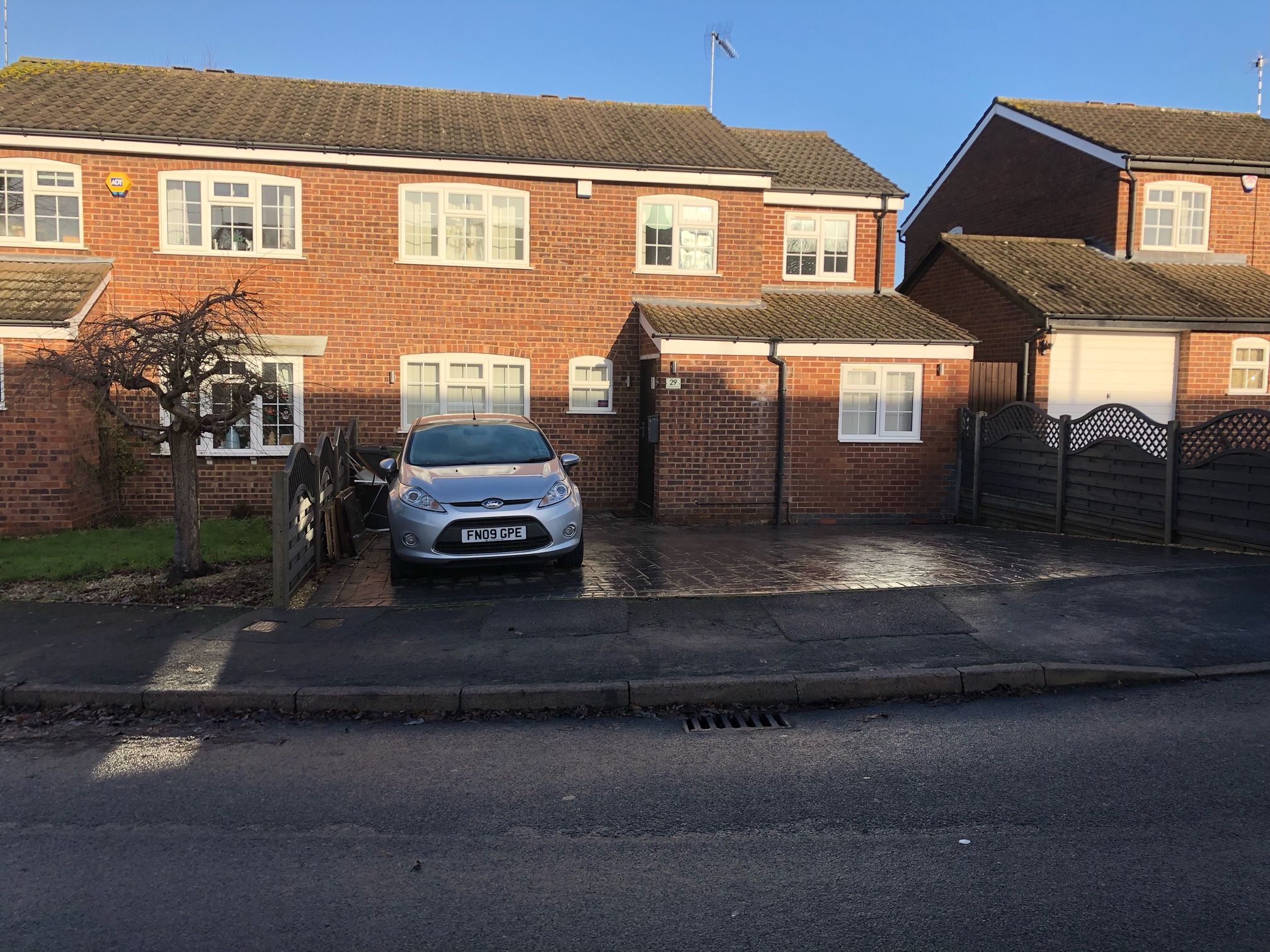 5 bed semidetached house for sale in Atherstone Close, Oadby