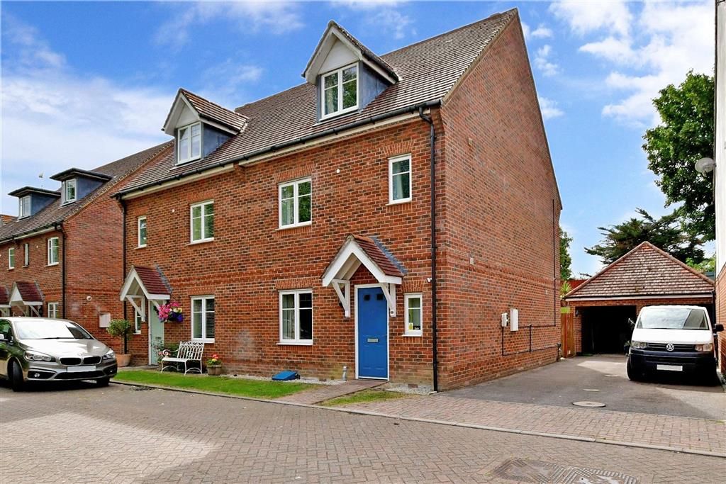 3 bed semidetached house for sale in Holmdale, Eastergate, West Sussex