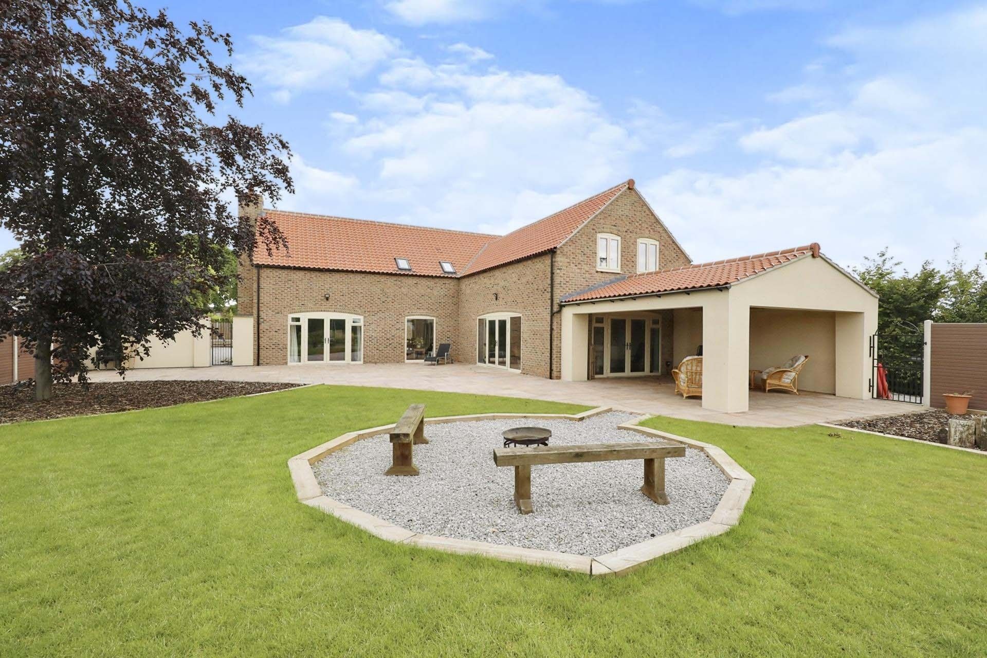 5 bed detached house for sale in Heapham Road, Upton, Gainsborough DN21