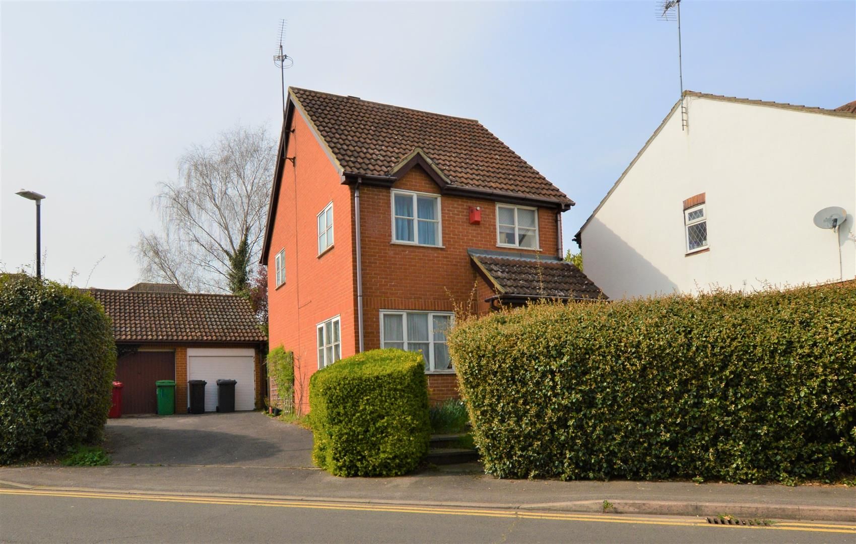 3 bed detached house for sale in Littlebrook Avenue, Burnham, Slough