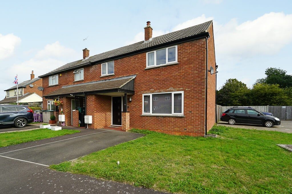 3 bed semidetached house for sale in Woolvers Way, Locking, Weston
