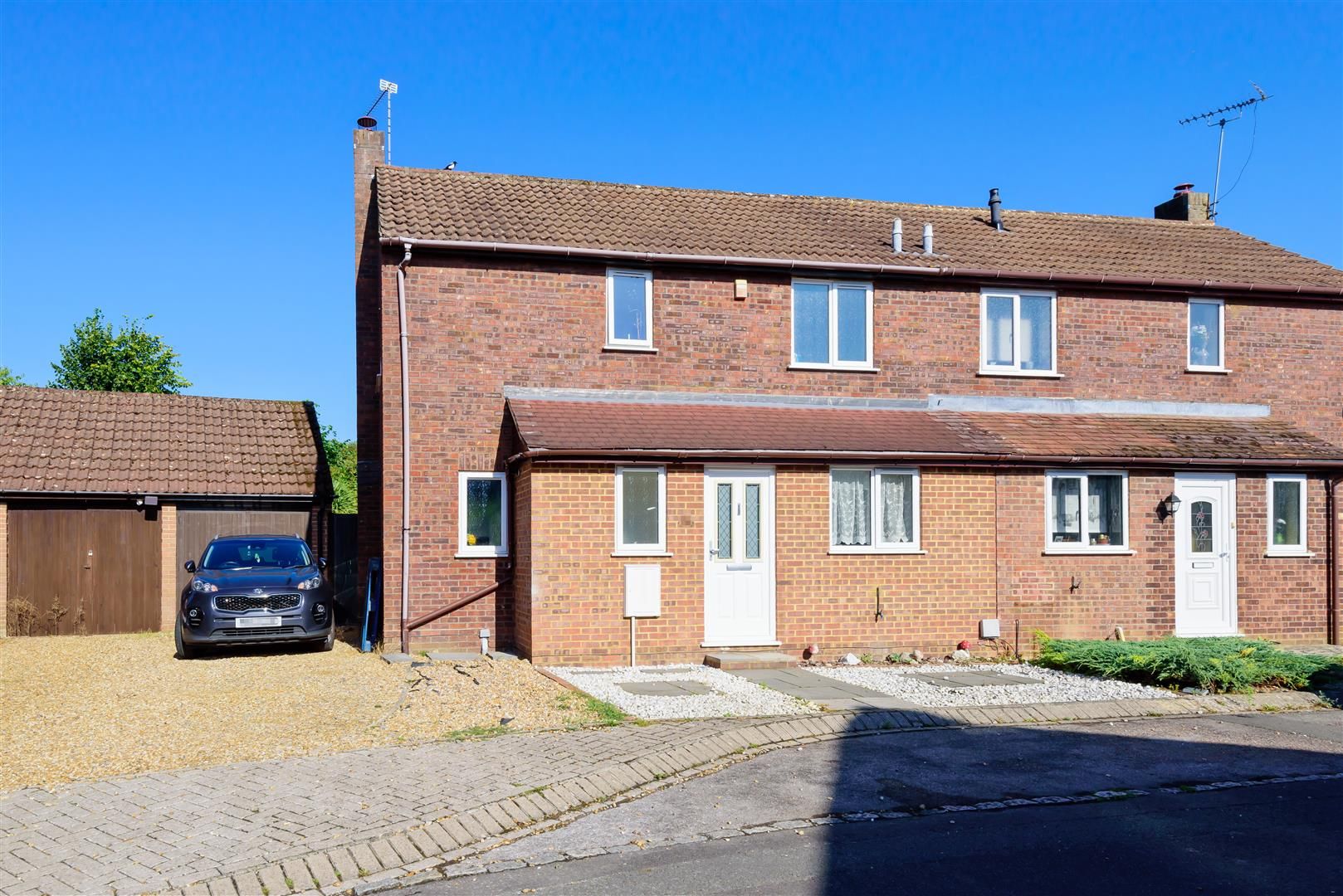 3 bed semidetached house for sale in Saxon Way, Lychpit, Basingstoke
