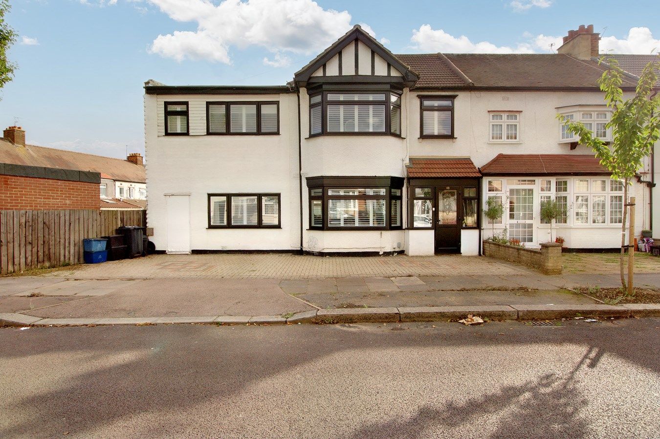 5 bed end terrace house for sale in Westernville Gardens, Ilford IG2