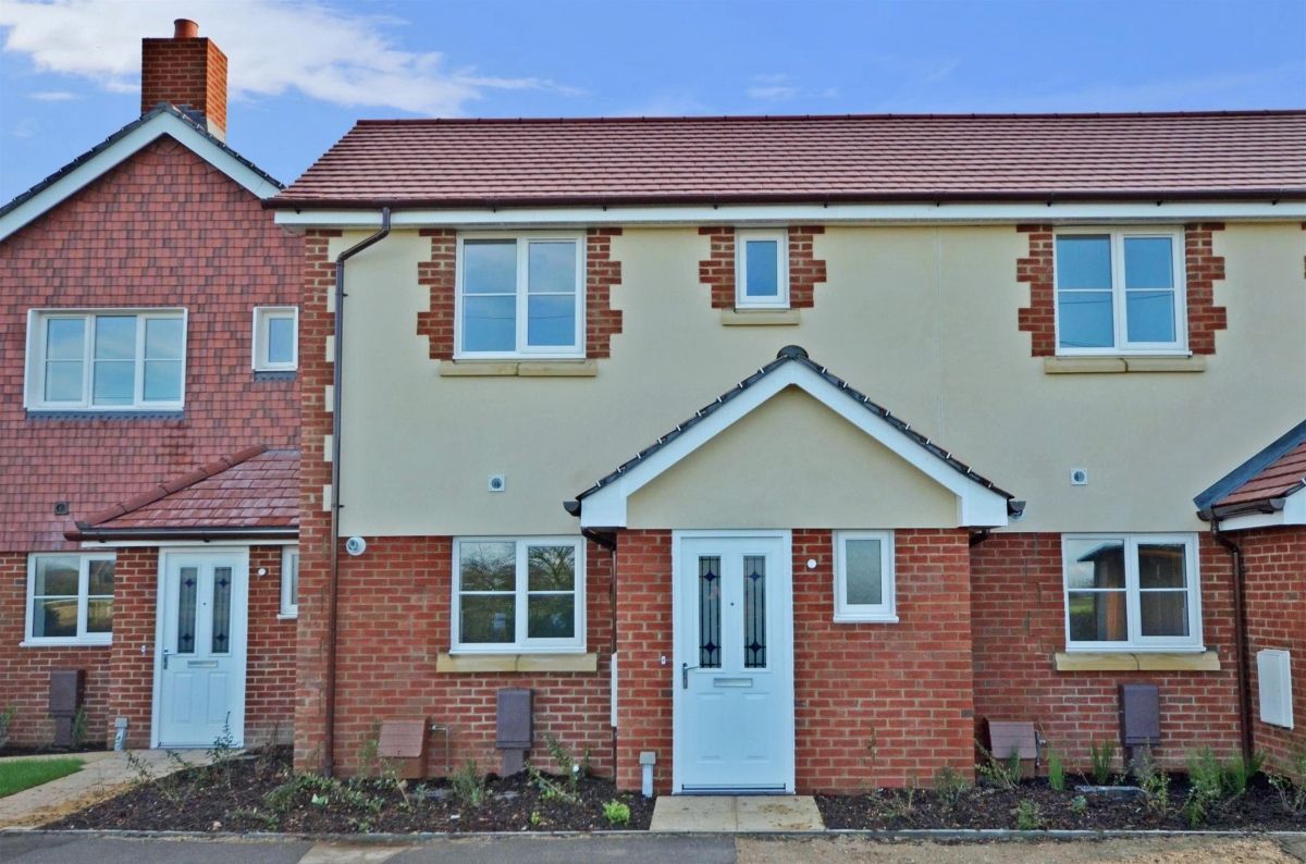 3 bed semidetached house to rent in Bilsham Road, Yapton, Arundel BN18