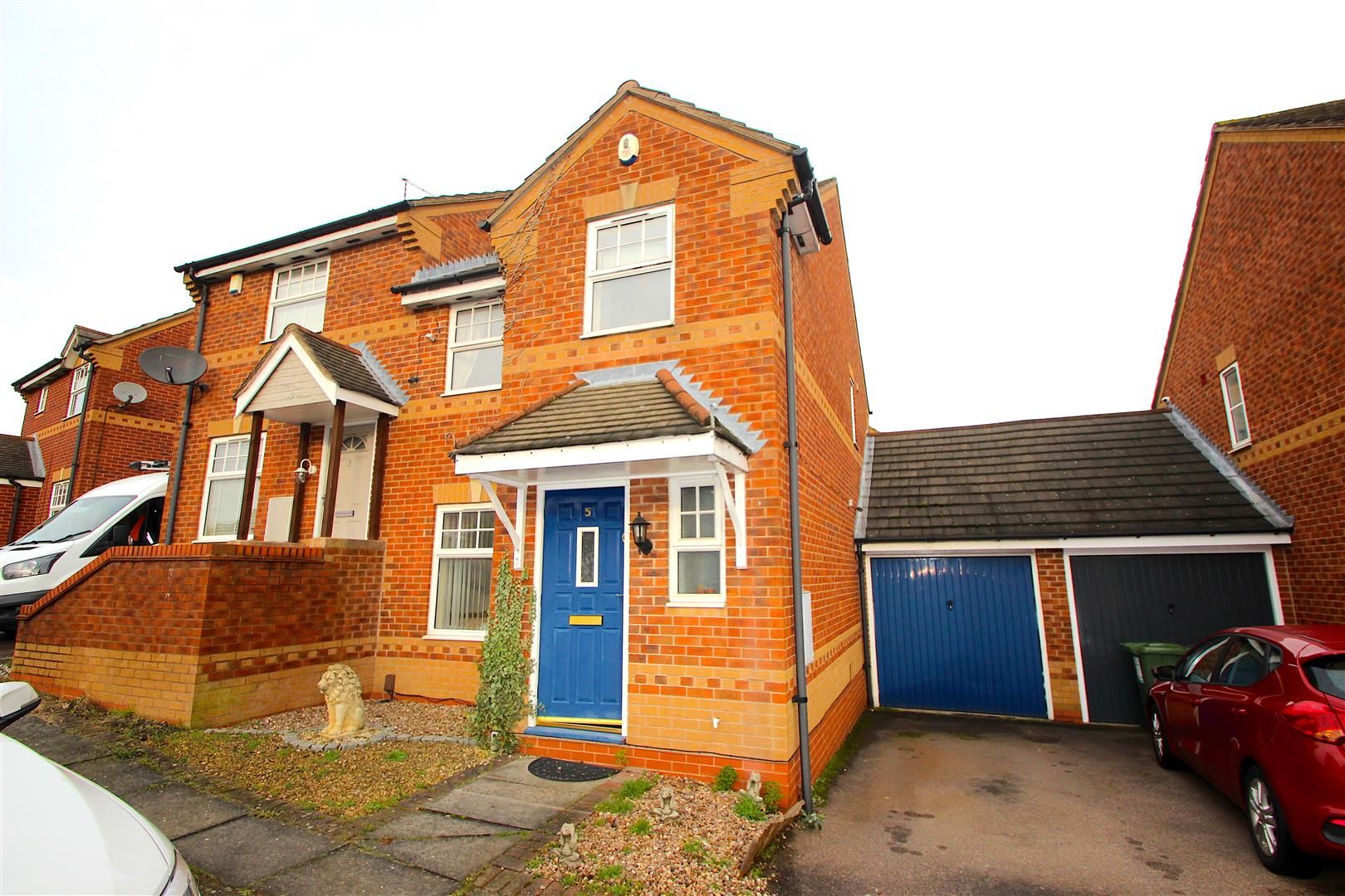 3 bed semidetached house to rent in Nether Field Way, Thorpe Astley