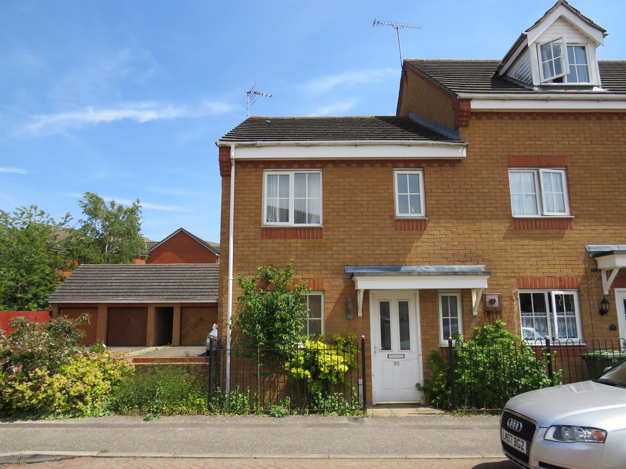 3 bed semidetached house for sale in Buckthorn Road, Hampton Hargate